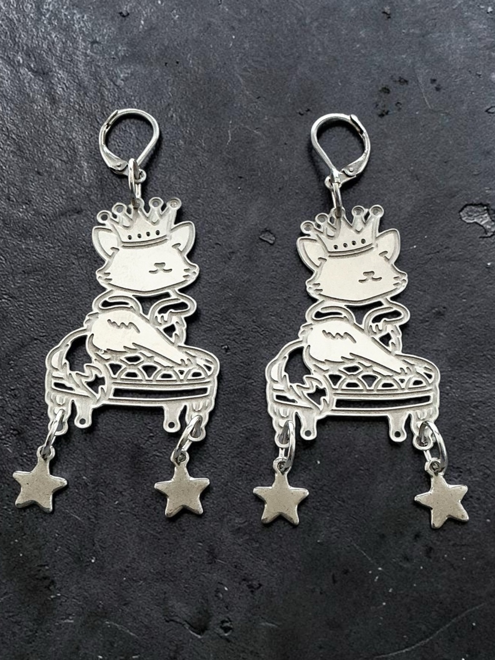 🆕 My Cat is the Queen Laser Etched Dangle Earrings